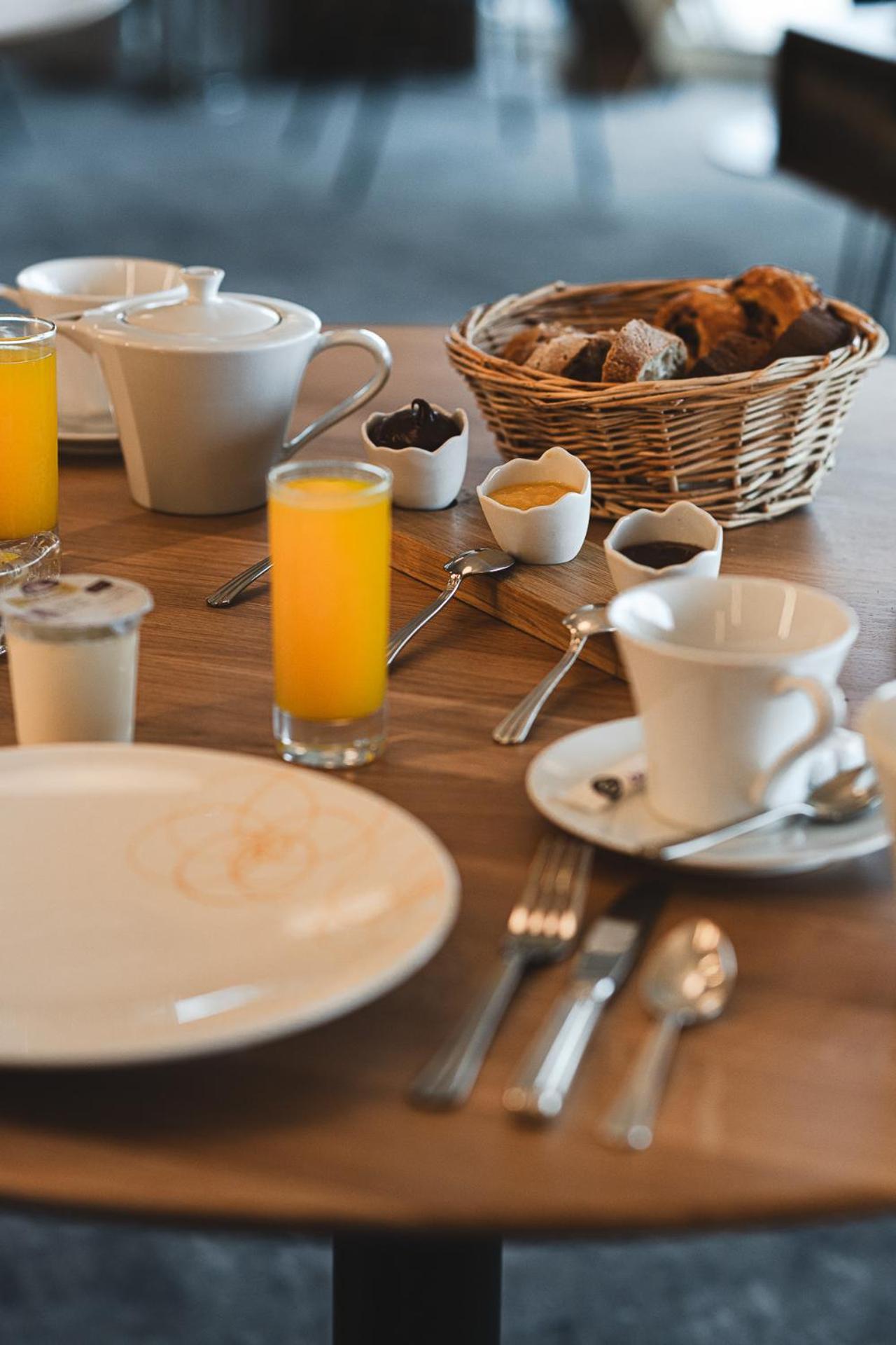 Logis Hotellerie Les Brisants , Restaurant J M Perochon Bretignolles-sur-Mer Ngoại thất bức ảnh